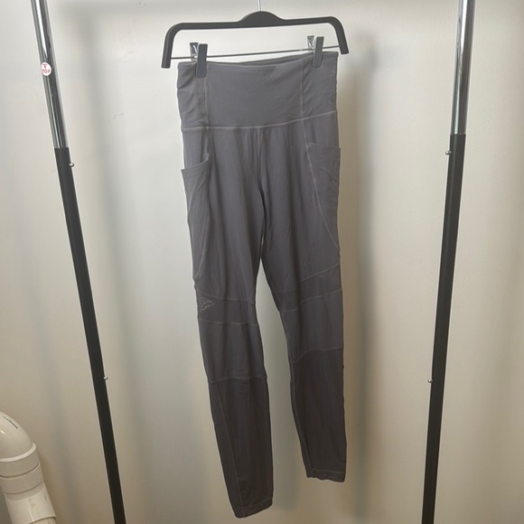 Women's Gray Athleta Mesh Athletic Workout Athleisure Leggings Size Small - Picture 1 of 8